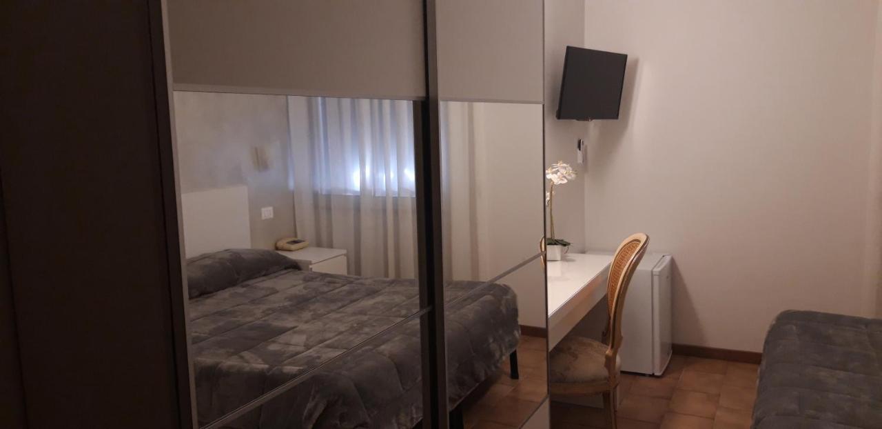 Locanda Il Burchiello Oriago Di Mira Luaran gambar